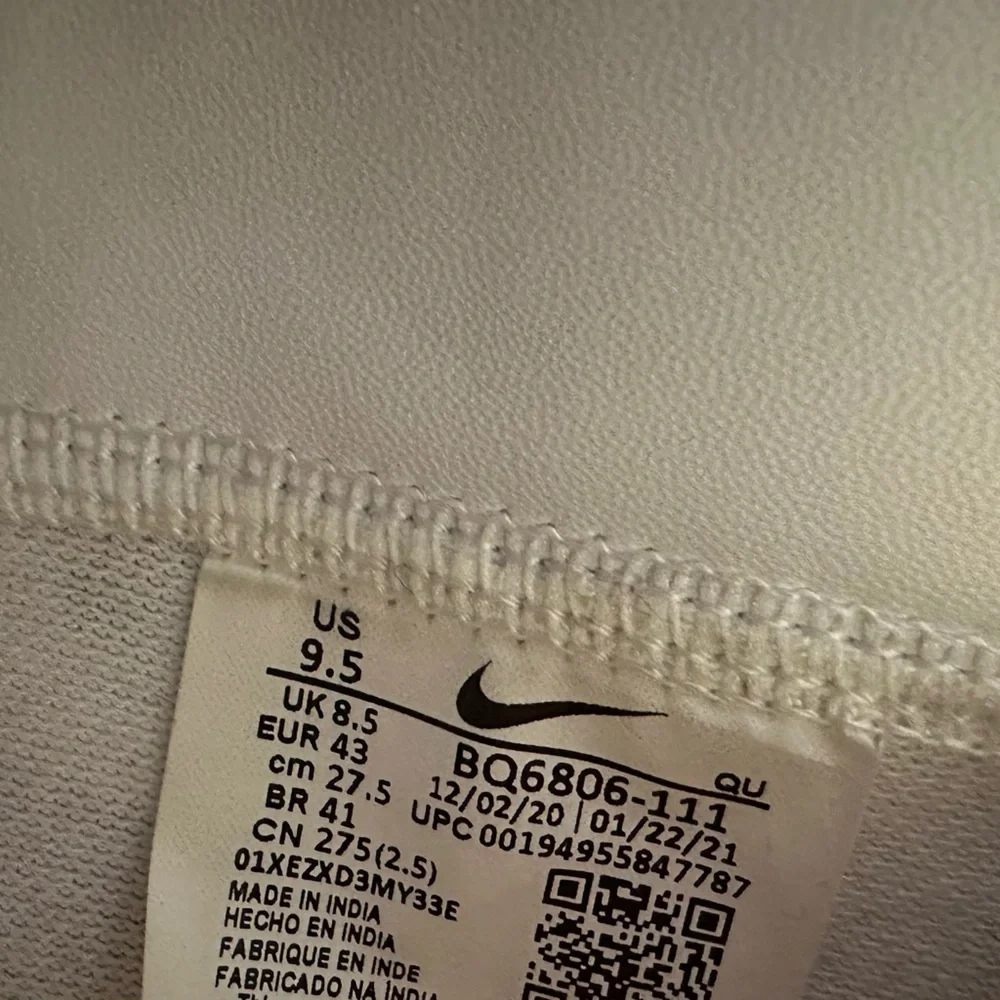 Nike - Picture 3 of 3